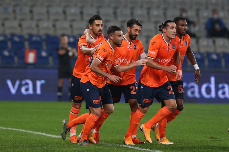 Nhận định soi kèo Basaksehir vs Gaziantep lúc 21h00 ngày 22/12/2025